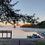 Шале Pod Sosnami Nad Jeziorem Gim *