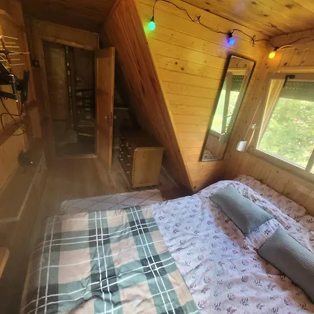 Pod Sosnami Nad Jeziorem Gim Teerau